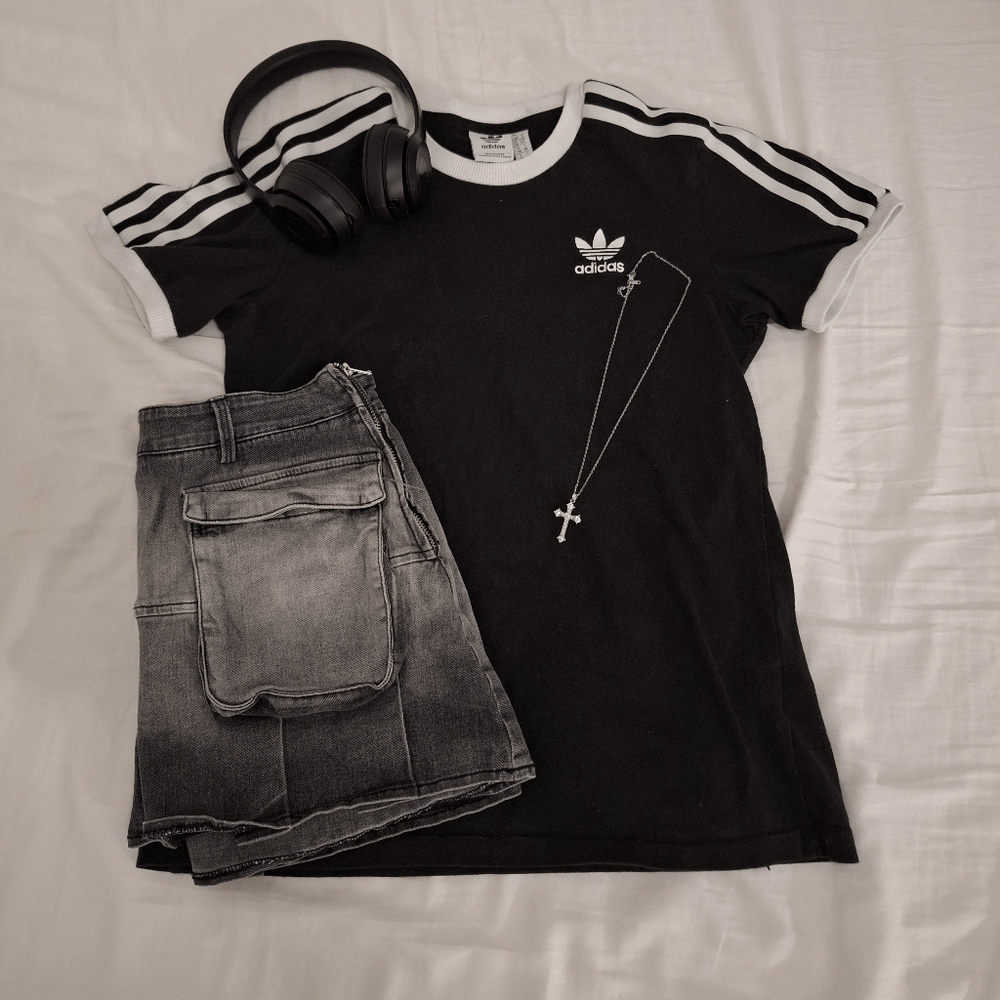 Adidas Black And White Striped Tee ₊˚⊹౨ৎ ₊˚⊹ ((SOLD ON DEPOP))